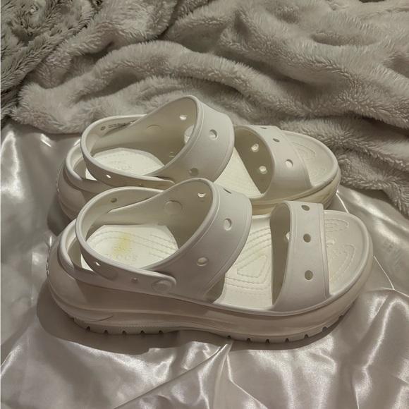 CROCS Women's Mega Crush Sandal - Picture 6 of 8